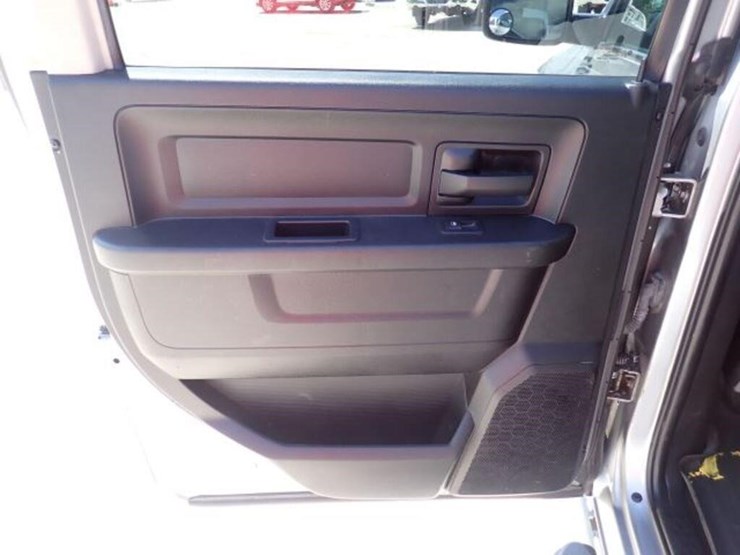 2019-dodge-1500-image-23