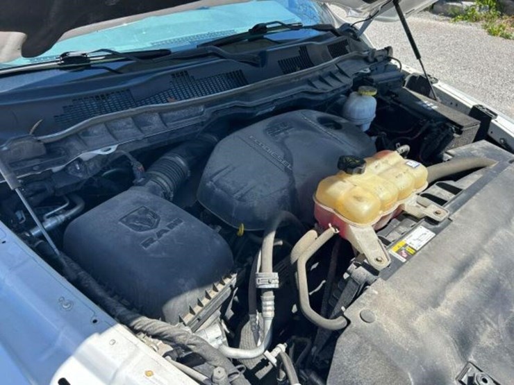 2019-ram-1500-slt-image-27