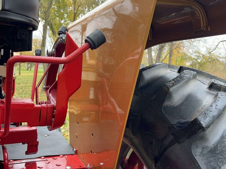 1970-farmall-826-hydro-diesel-row-crop-golden-demonstrator-image-37