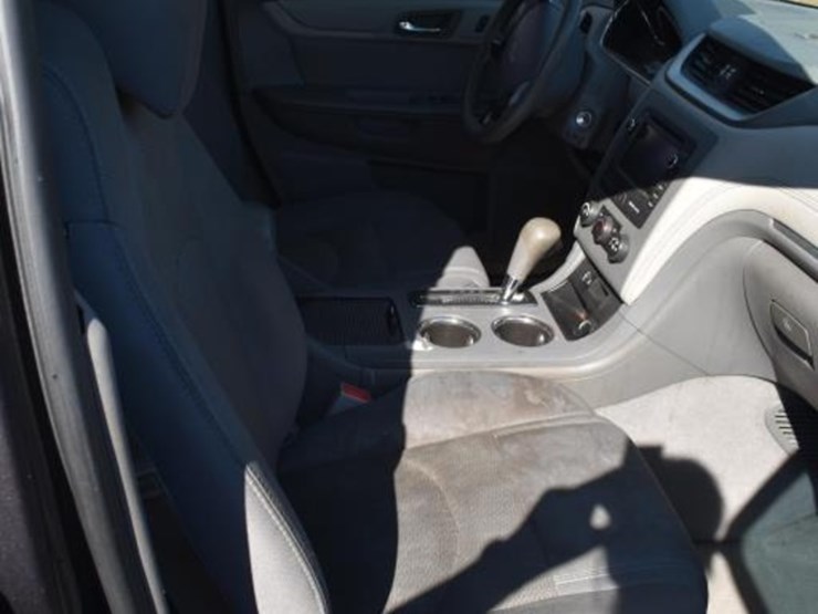 2013-chevrolet-traverse-ls-image-8