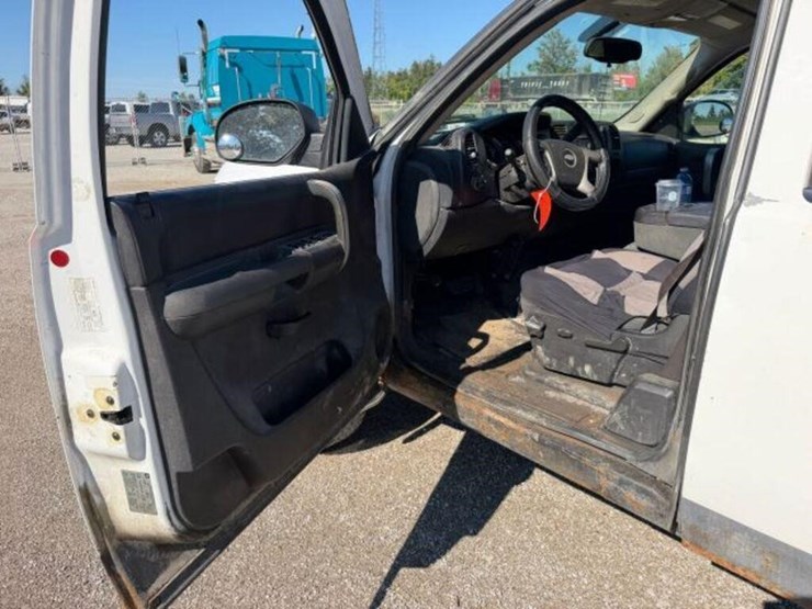 2009-chevrolet-silverado-2500hd-image-25