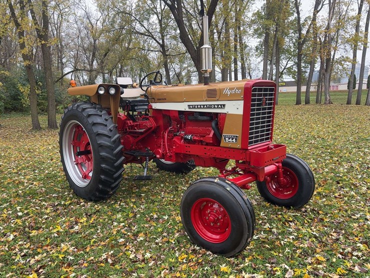 1970-farmall-544-hydro-diesel-row-crop-golden-demonstrator-image-3