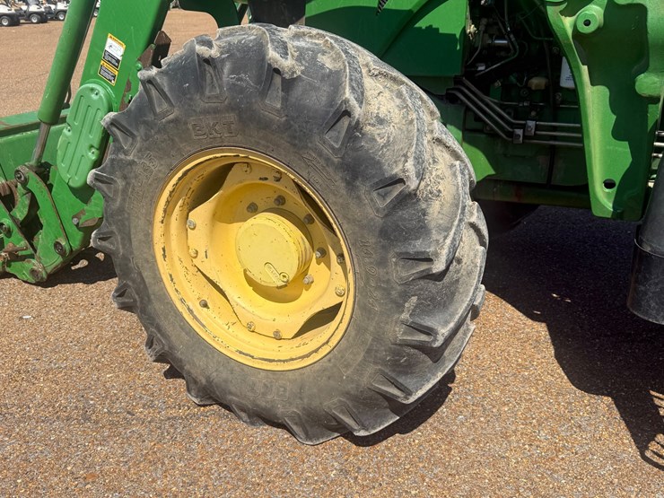 john-deere-6105d-image-15