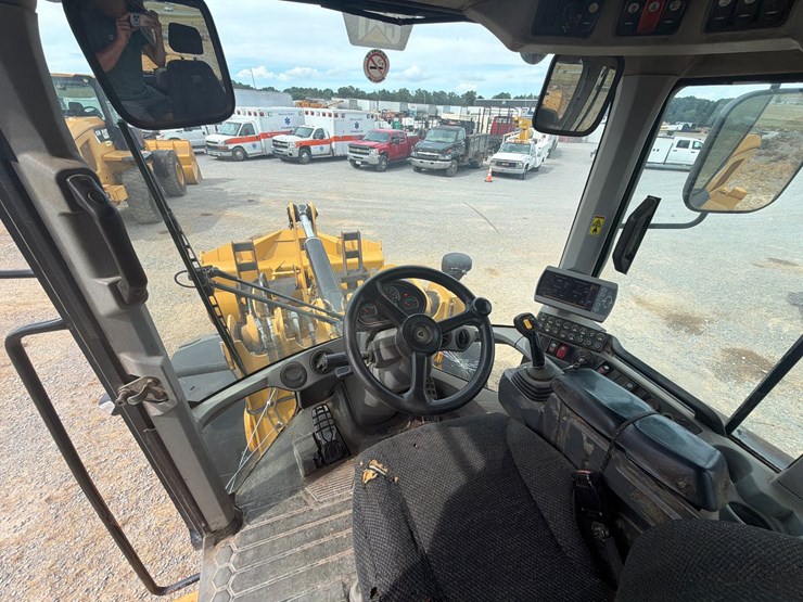 2015-caterpillar-924k-image-14