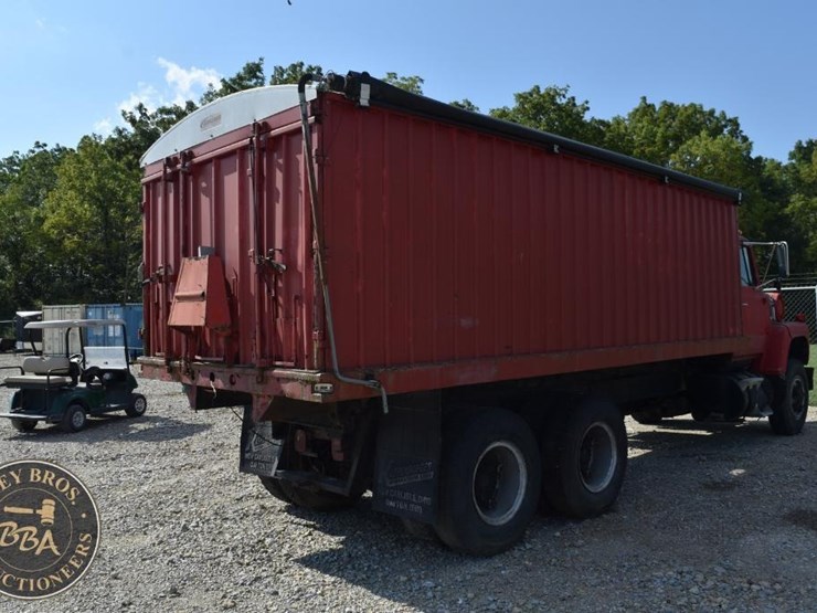1976-ford-l9000-image-5