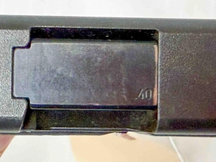glock-22-40cal-pistol-image-8