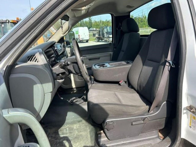 2014-gmc-sierra-3500-image-16