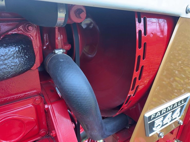 1970-farmall-544-hydro-diesel-row-crop-golden-demonstrator-image-38