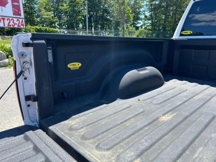 2019-ram-1500-slt-image-38