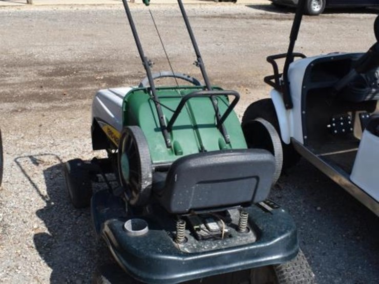 yard-man-tractor-w/-fertilizer-spreader-(serial-#-1c030b40206)-(k)-image-3