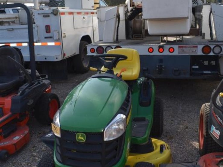 "jd-e100-riding-mower-(serial-#-1gxe100ejkl205377)-(showing-appx-133-hours,-image-2
