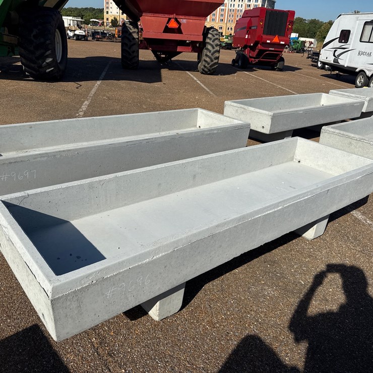 #9696 • 3 X 10 Feed Trough