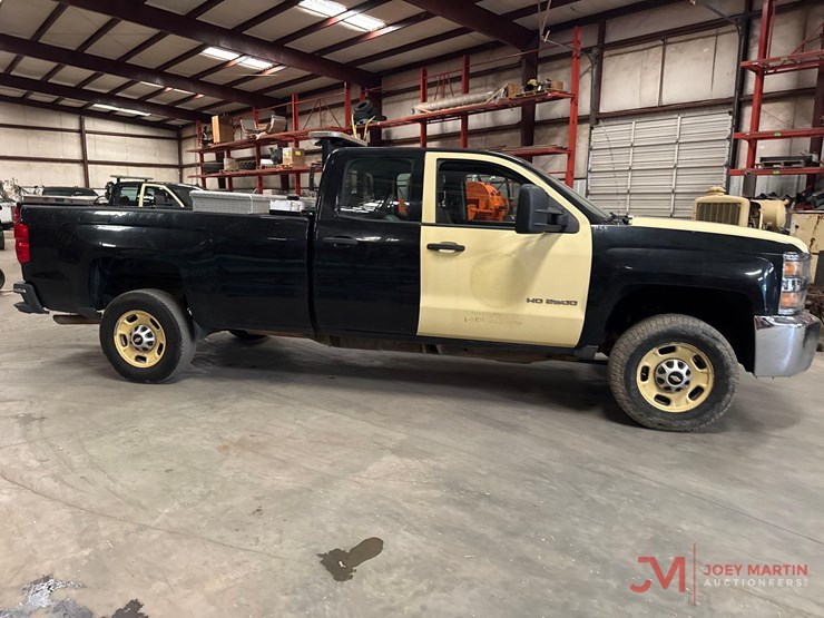 2015-chevrolet-silverado-2500-image-2