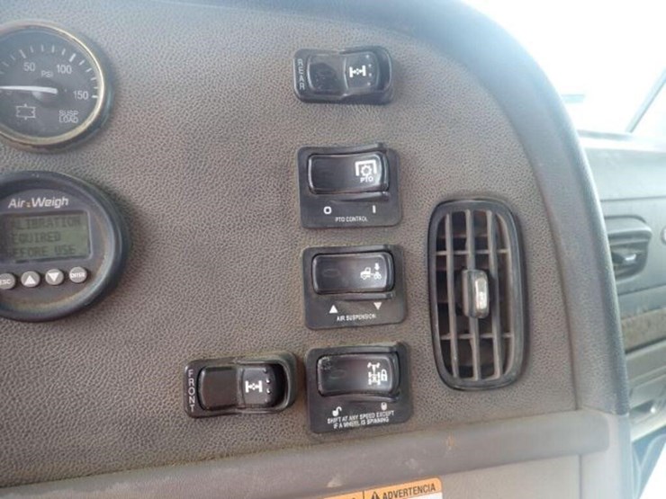 2013-peterbilt-367-image-18