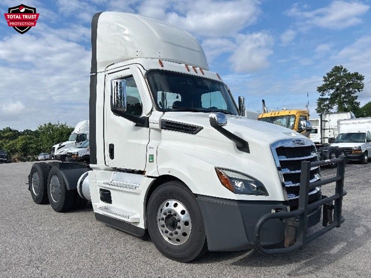 2020-freightliner-cascadia-126-image-1