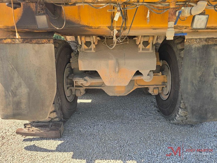 2005-deere-350d-image-16