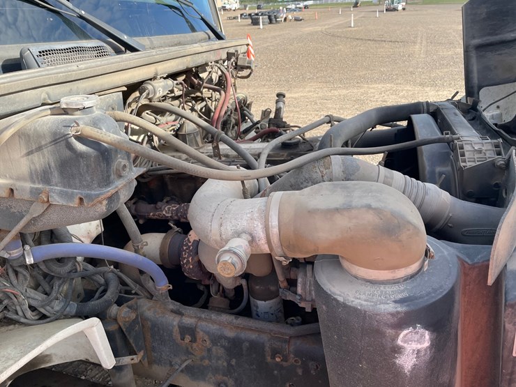 2002-freightliner-fl80-image-14