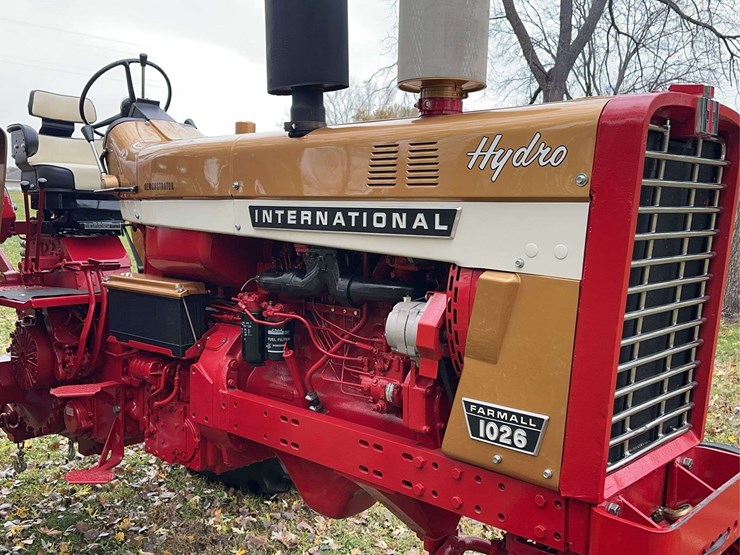 1970-1026-farmall-hydro-row-crop-golden-demonstrator-image-21