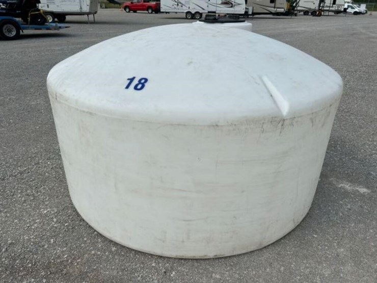 1100-gal-polyethylene-water-tank-image-3