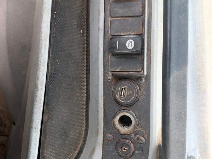 2015-caterpillar-924k-image-19