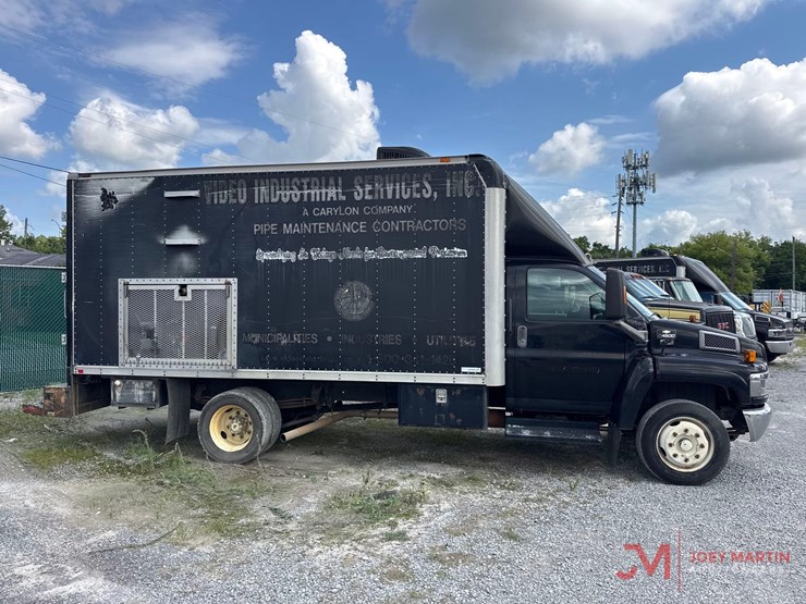2006-chevrolet-c4500-box-truck-image-2