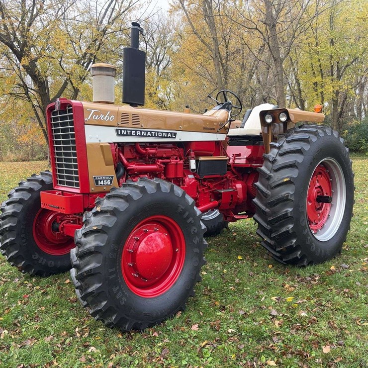1970 1456 Farmall Row Crop MFWA Golden Demonstrator