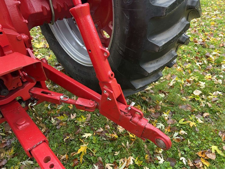 1970-farmall-826-hydro-diesel-row-crop-golden-demonstrator-image-41