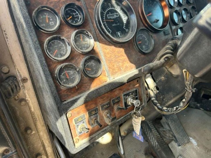2001-kenworth-t800-image-25