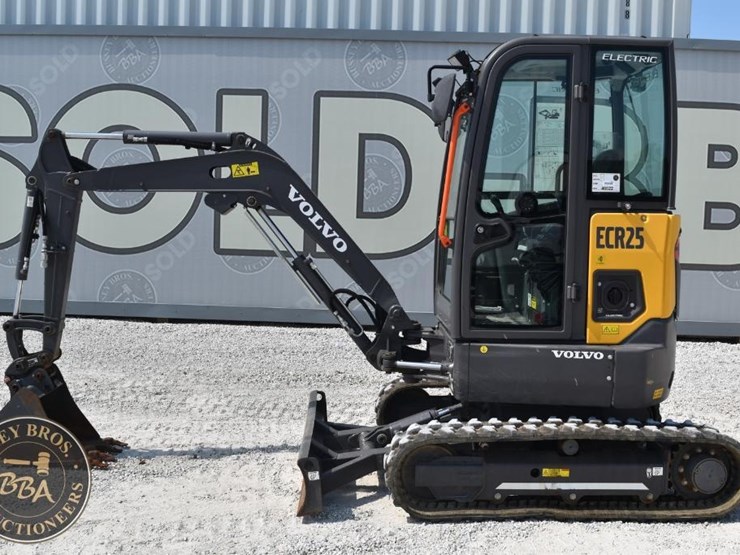 2022-volvo-ecr25-electric-image-2