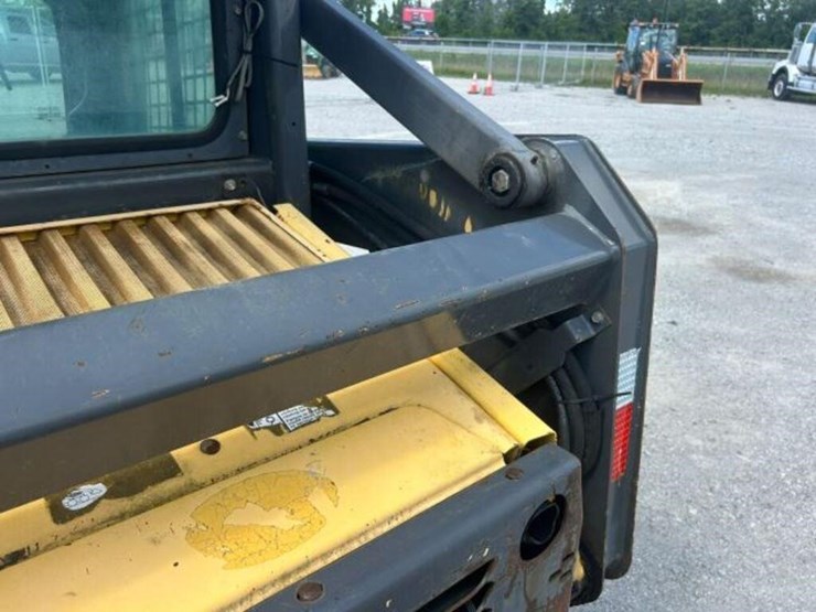 2003-new-holland-ls170-image-35