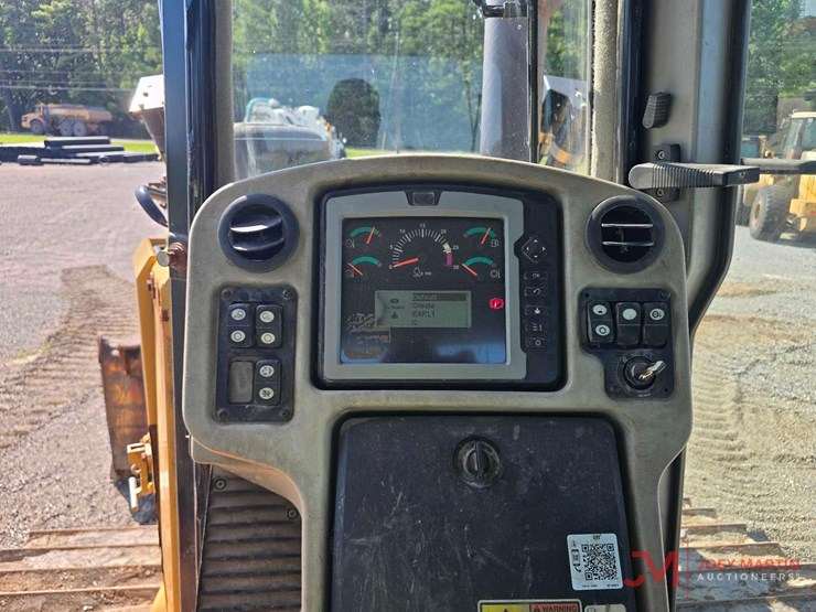 2012-caterpillar-d6t-image-26