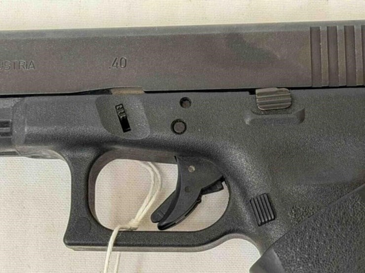 glock-22-40cal-pistol-image-13