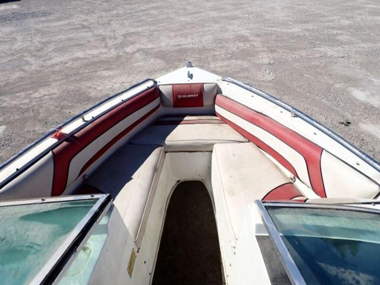 1990-celebrity-180-18-ft-bowrider-clci0220b090-image-45