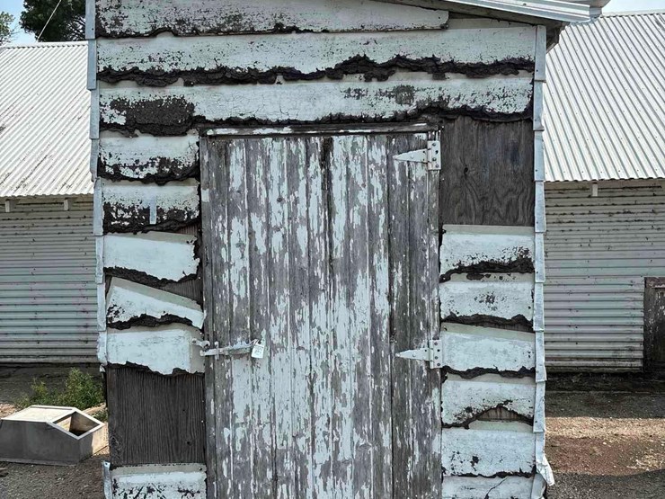 6’x6’-portable-feed-shed-image-1