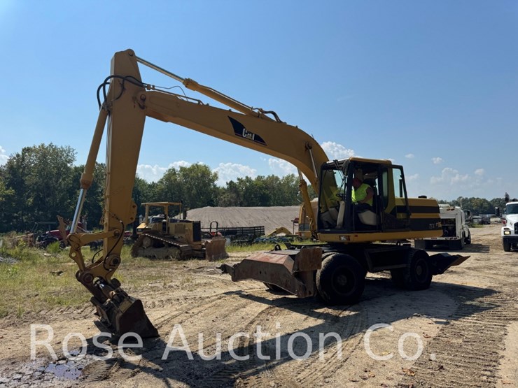 caterpillar-318-image-1