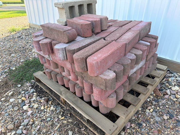 pallet-of-landscape-pavers-image-3