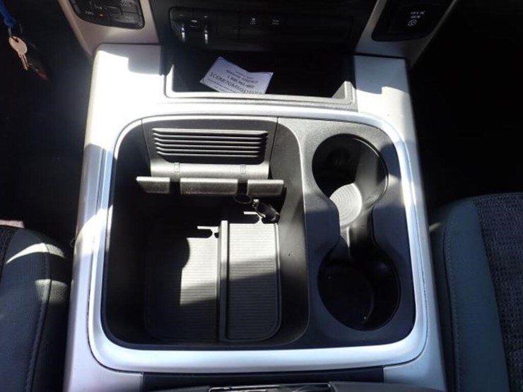 2016-dodge-1500-image-17