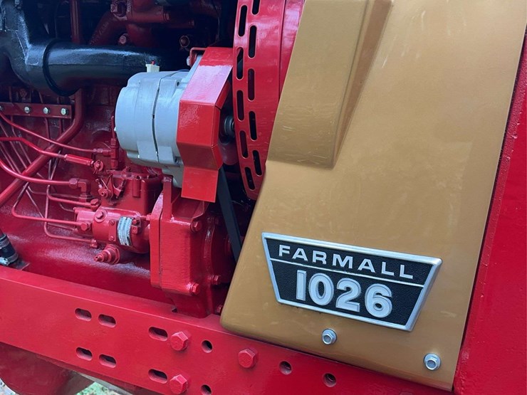 1970-1026-farmall-hydro-row-crop-golden-demonstrator-image-26