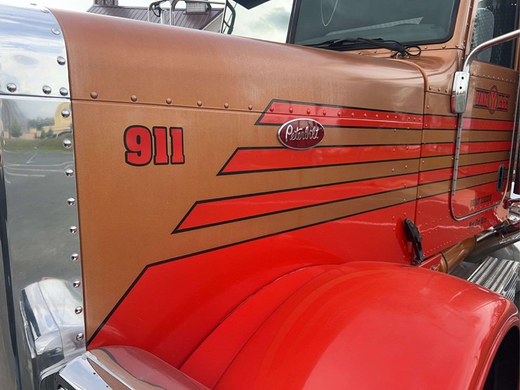 2006-peterbilt-379-image-22