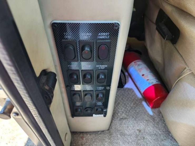 2006-allegro-bus-class-a-motorhome-400abus0d6j0072-image-43