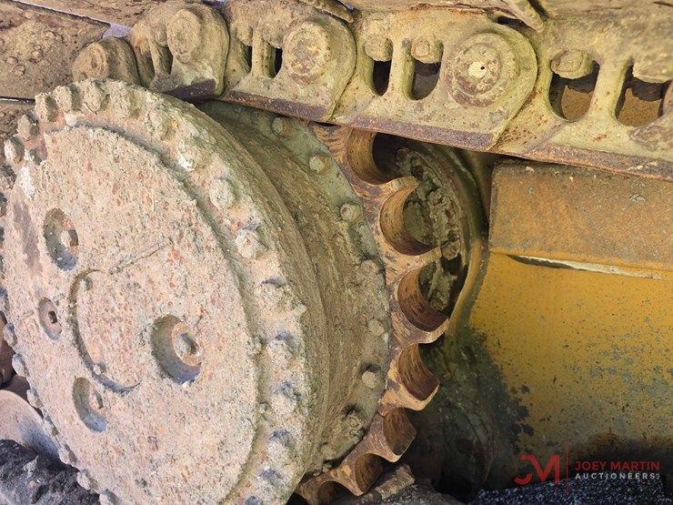 2012-caterpillar-d6t-image-17