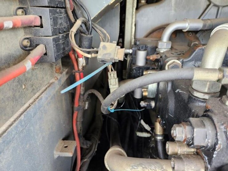 2011-liebherr-l586-image-39