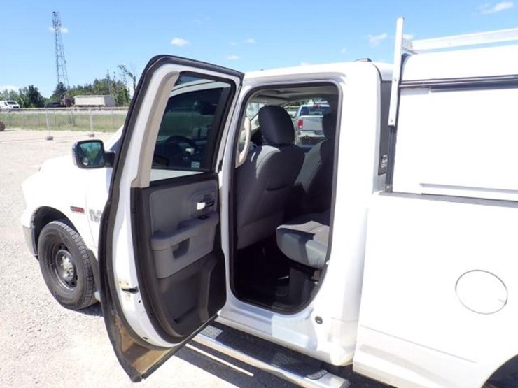 2016-dodge-1500-image-23
