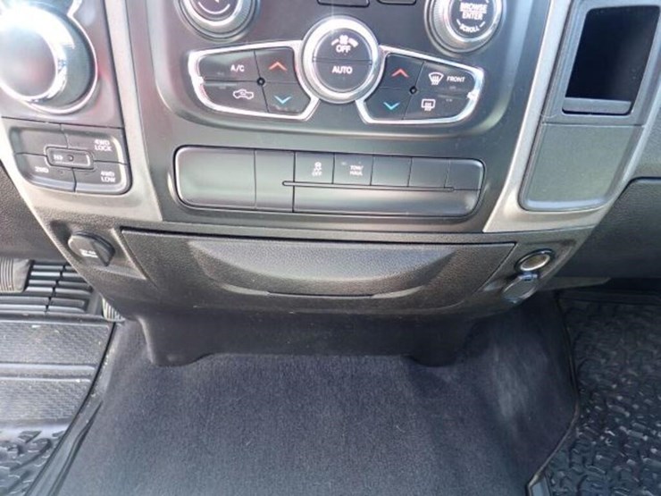 2019-dodge-1500-image-17