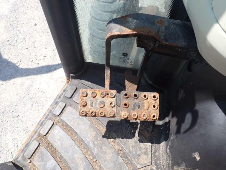 john-deere-3520-image-19