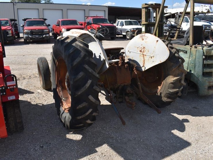 ford-tractor-image-8