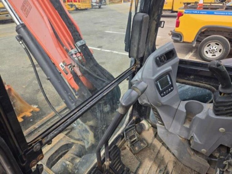 2013-kubota-kx057-4-image-19
