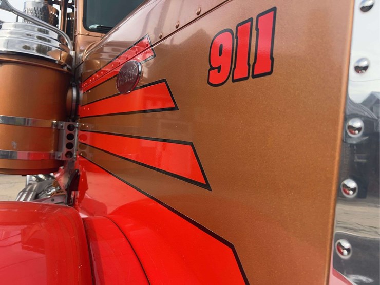 2006-peterbilt-379-image-15