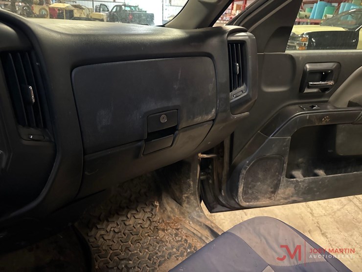 2015-chevrolet-silverado-2500-image-34