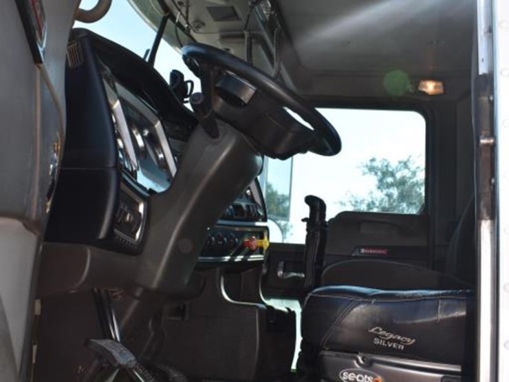 2012-kenworth-t800-image-9